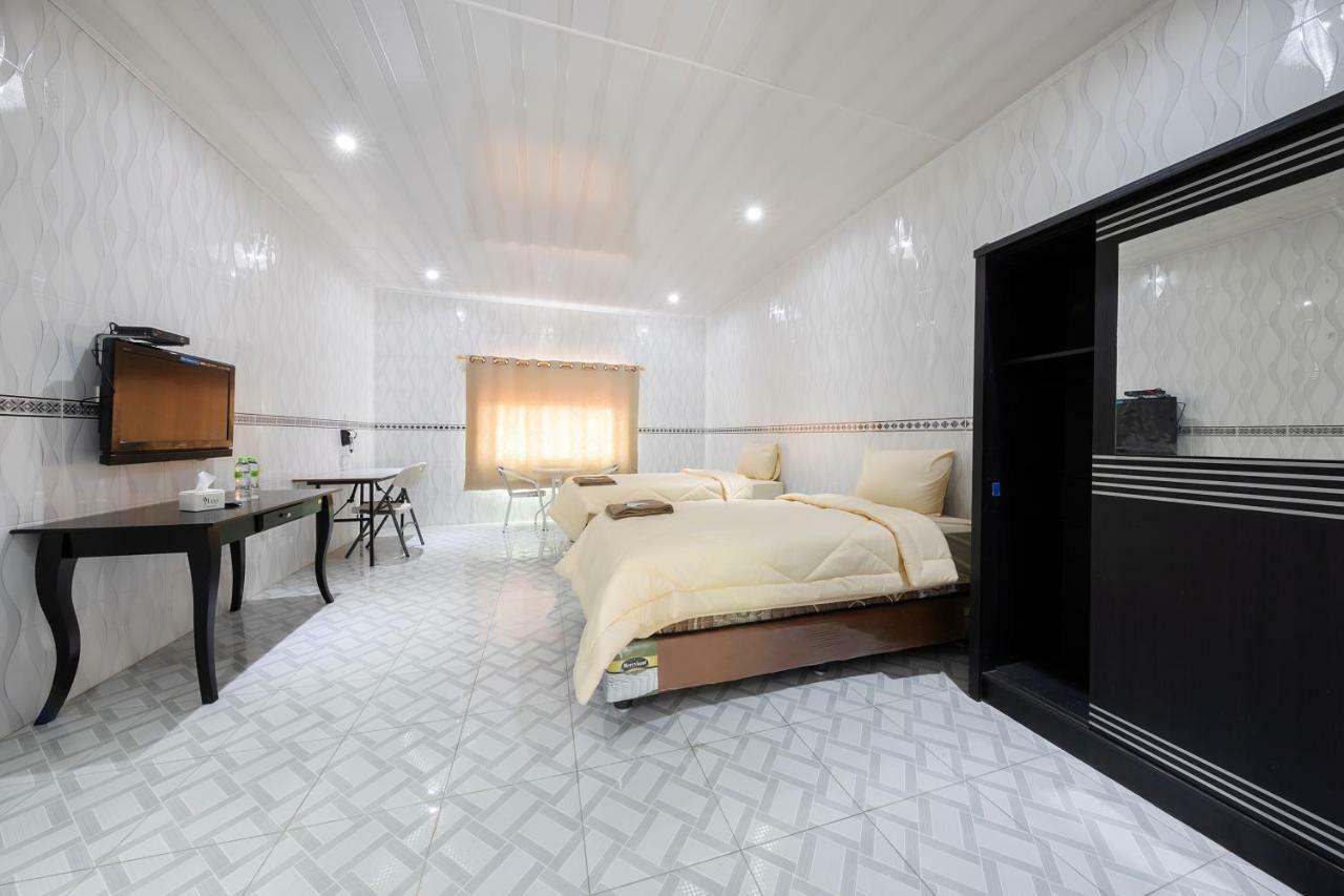 Mega Nasional Seaview Hotel Гунунгситоли Экстерьер фото