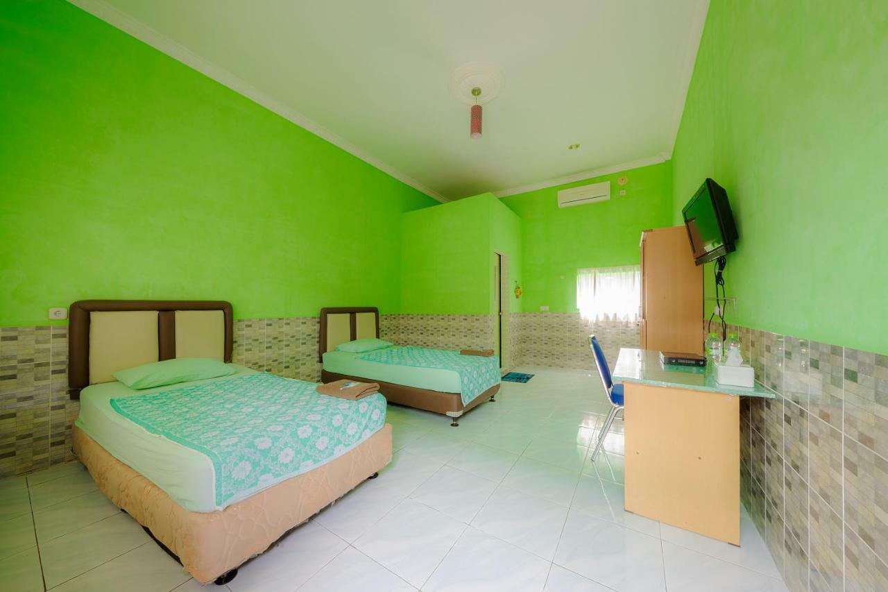 Mega Nasional Seaview Hotel Гунунгситоли Экстерьер фото
